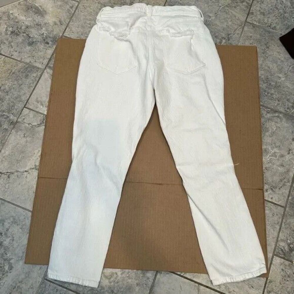 Abercrombie & Fitch White High Rise Mom Jean Distressed Size 30/10R - Picture 5 of 5